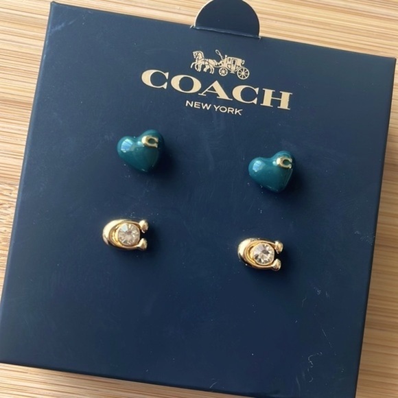 Brand New Coach Set of Two Post Earrings Heart Gold Tone Signature “C” - Picture 3 of 11